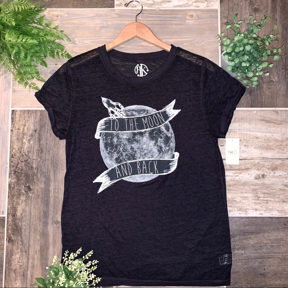 🌸Rue21 Graphic Moon Tee